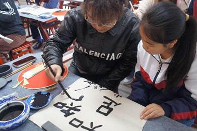 書法浸潤(rùn)活動(dòng)走進(jìn)中小學(xué)